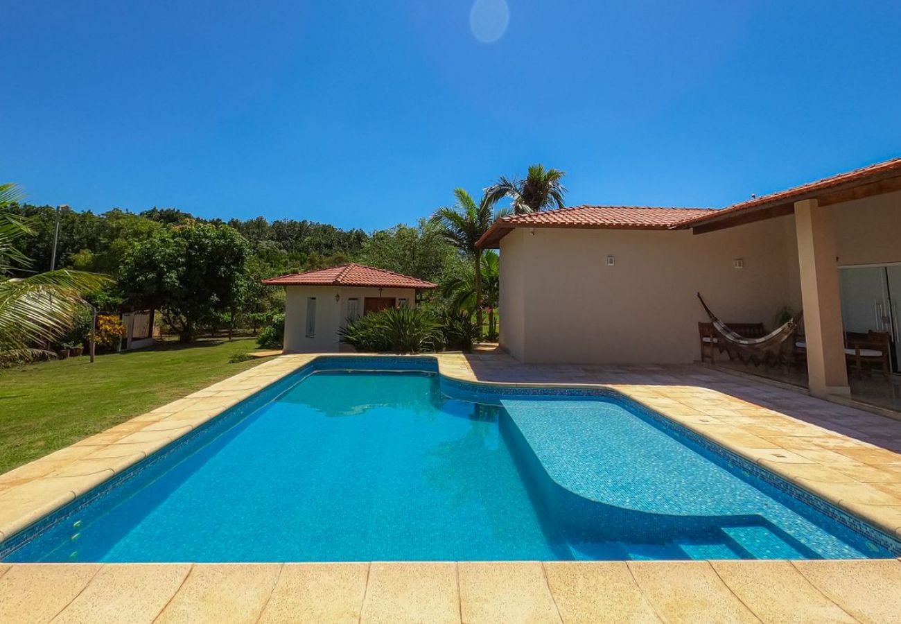 Casa em Águas de Santa Bárbara - Casa de Campo Ampla com Piscina e Churrasqueira
