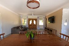 Casa em Águas de Santa Bárbara - Casa de Campo Ampla com Piscina e Churrasqueira