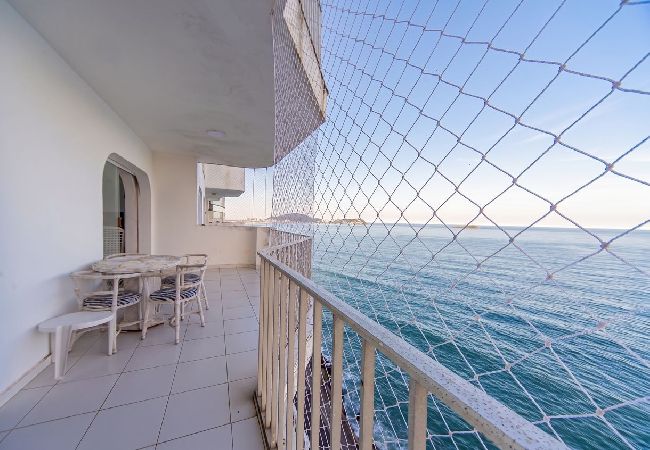 Apartamento em Guarujá - Apto com Vista do Mar a 600m da Praia da Enseada