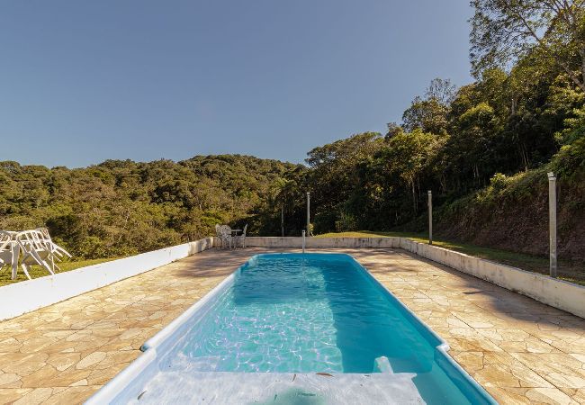 Casa em Embu-Guaçu - Chácara com Piscina, Hidro e Lareira em Embu-Guaçu