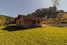 Casa em Embu-Guaçu - Chácara com Piscina, Hidro e Lareira em Embu-Guaçu