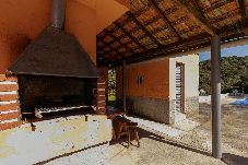 Casa em Embu-Guaçu - Chácara com Piscina, Hidro e Lareira em Embu-Guaçu