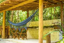 Chalé em Prado - Chalé 1 com Churrasqueira e Ar a 200m da Praia