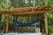 Chalé em Prado - Chalé 3 com Churrasqueira e Ar a 200m da Praia