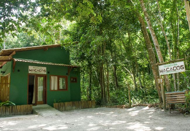 Chalé em Prado - Chalé 5 com Churrasqueira e Ar a 200m da Praia