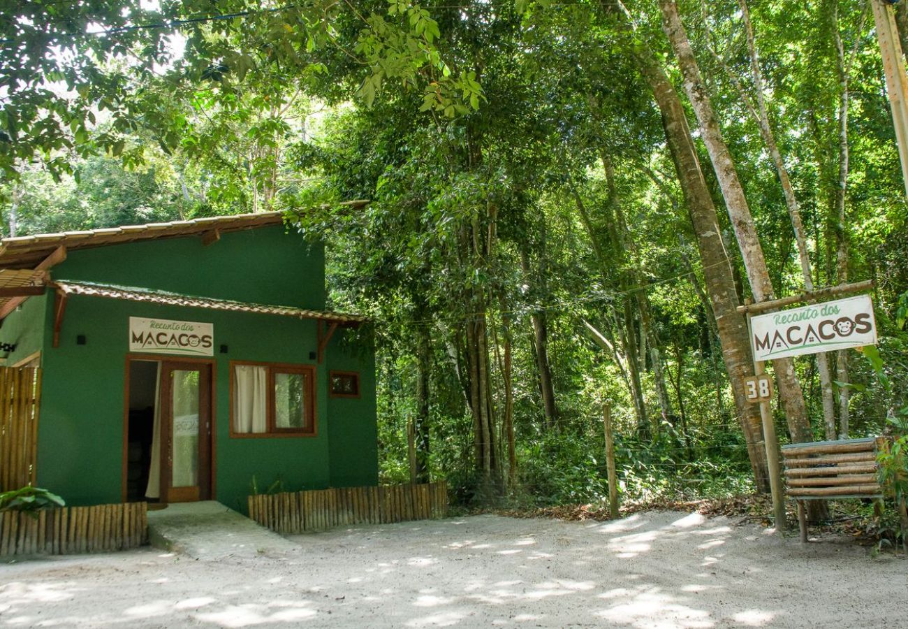 Chalé em Prado - Chalé 5 com Churrasqueira e Ar a 200m da Praia