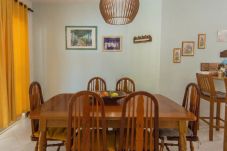 Casa em Bertioga - Casa com Piscina e Ar a 700m da Praia de Guaratuba