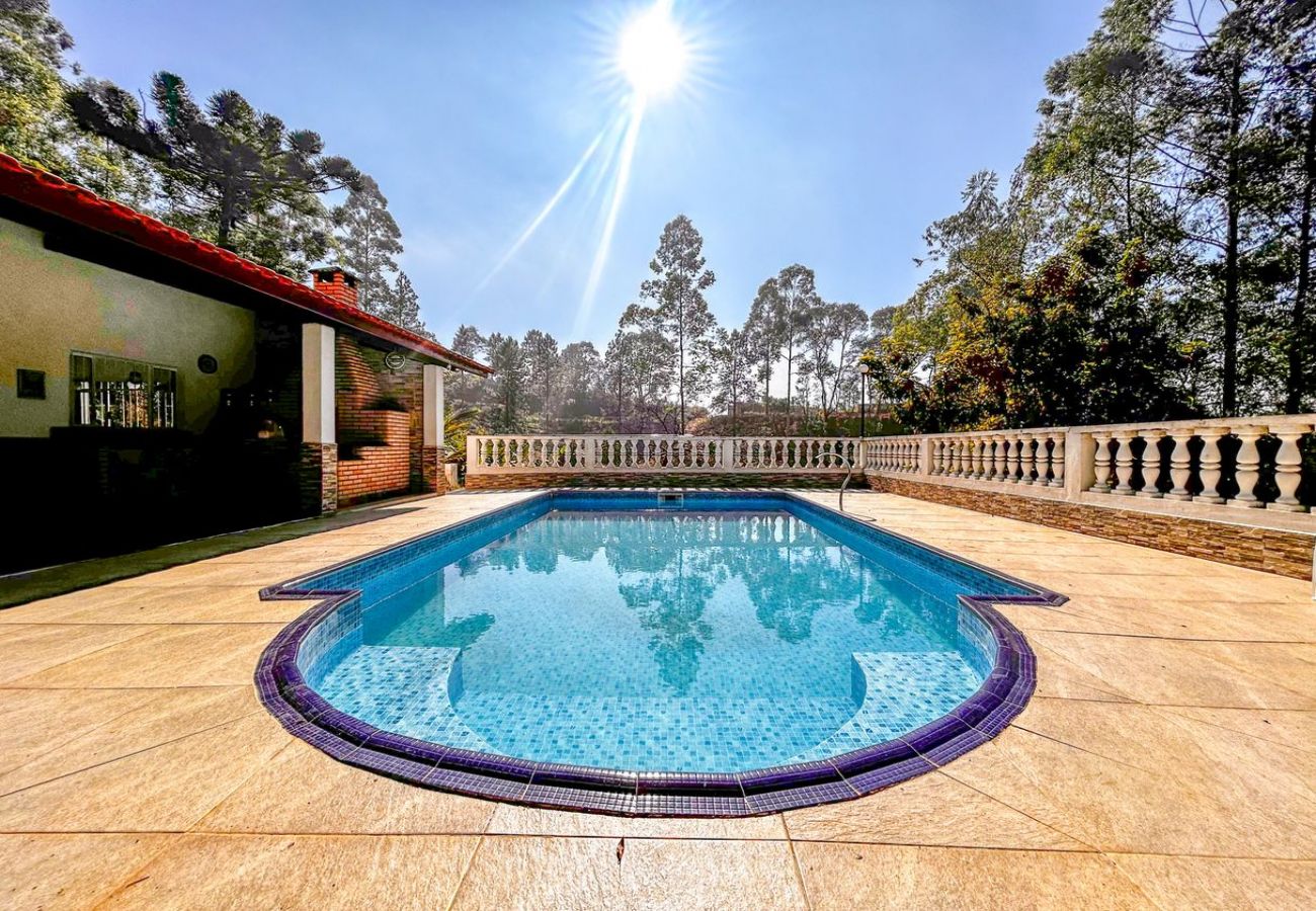 Casa de Campo em Itapevi - Casa de Campo com Balanço na Árvore