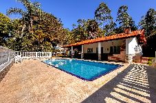 Casa de Campo em Itapevi - Casa de Campo com Balanço na Árvore