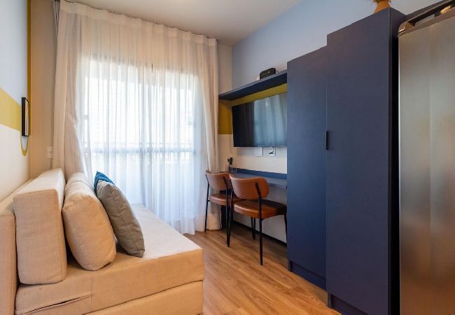 Apartamento em São Paulo - Studio c/ Varanda e Wi-Fi a 300m do Allianz Parque