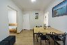 Apartamento em Guarujá - Apto a 750m da Praia da Enseada com Ar e Wi-Fi