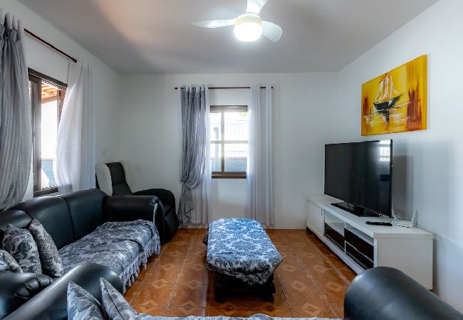 Casa em Navegantes - Casa com Churrasqueira e Rede a 210 m da Praia