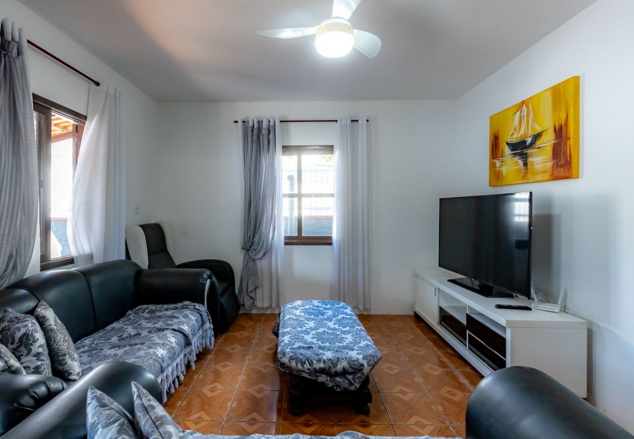 Casa em Navegantes - Casa com Churrasqueira e Rede a 210 m da Praia