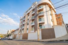 Apartamento em Juiz de Fora - Apto com Varanda perto da UFJF e do Aeroporto