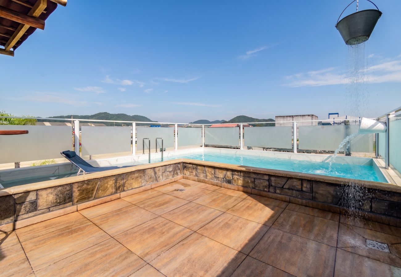 Casa em Itajaí - Casa para 12 em Itajaí | Piscina e Churrasqueira