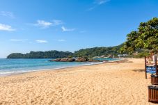 Casa em Itajaí - Casa para 12 em Itajaí | Piscina e Churrasqueira