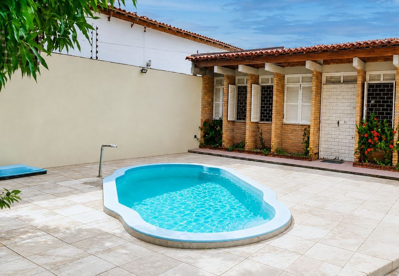 Casa em Aracaju - Casa com Piscina e Wi-Fi a 400m da Orla de Atalaia
