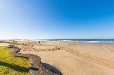 Apartamento em Praia Grande - Apto Beira-Mar com Garagem e Vista Mar no Caiçara