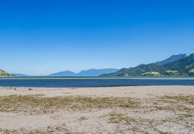Casa em Mangaratiba - Casa com Churrasqueira a 550m da Praia do Saco