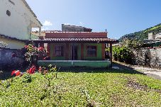 Casa em Mangaratiba - Casa com Churrasqueira a 550m da Praia do Saco