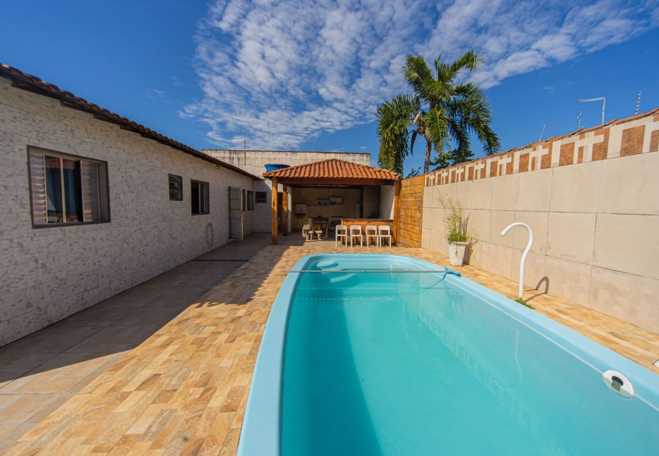 Casa em Itanhaém - Casa com Piscina a 5 minutos da Praia das Gaivotas