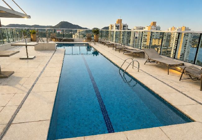 Apartamento em Santos - Apto Com Piscina e Hidro a 500m da Ponta da Praia