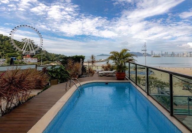 Apartamento em Balneário Camboriú - Apto com Hidro, Piscina, Vista do Mar e da Roda FG