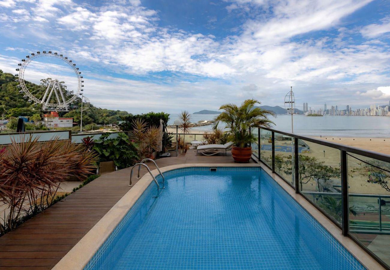 Apartamento em Balneário Camboriú - Apto com Hidro, Piscina, Vista do Mar e da Roda FG