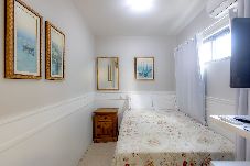 Apartamento em Balneário Camboriú - Apto com Hidro, Piscina, Vista do Mar e da Roda FG