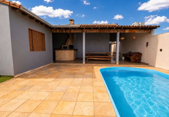 Casa em Uberlândia - Casa com Piscina e Churrasqueira perto do Centro
