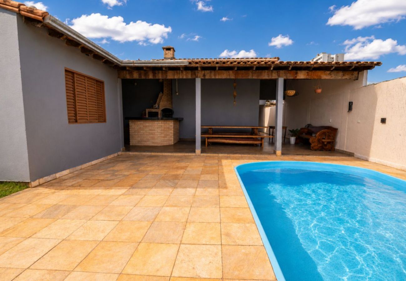 Casa em Uberlândia - Casa com Piscina e Churrasqueira perto do Centro
