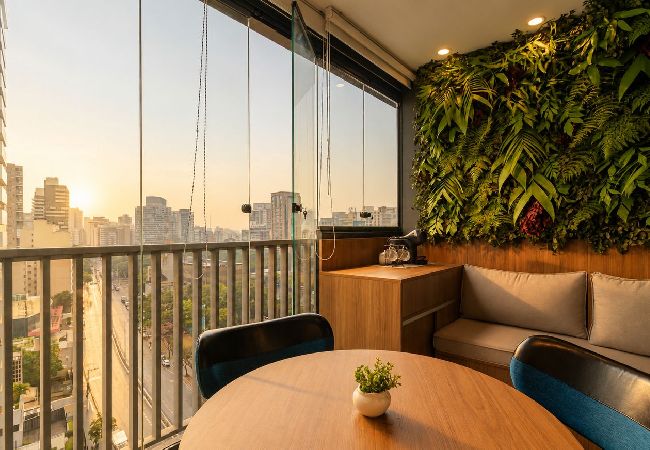 Estúdio em São Paulo - Studio c/ Vista e Varanda Lounge | Metrô Vergueiro