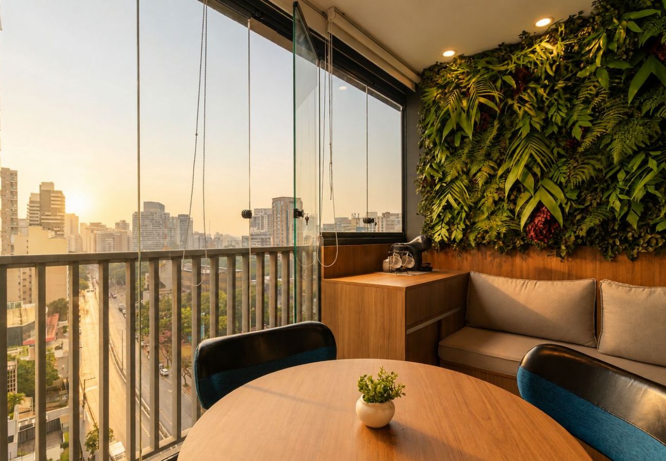 Estúdio em São Paulo - Studio c/ Vista e Varanda Lounge | Metrô Vergueiro