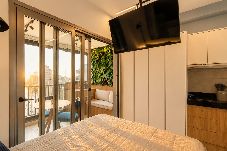 Estúdio em São Paulo - Studio c/ Vista e Varanda Lounge | Metrô Vergueiro