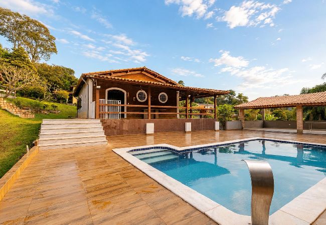 Casa de Campo em São Roque - Chácara c/ Piscina, Campo e Sinuca e Churrasqueira