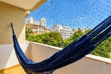 Apartamento em Guarujá - Apto com Varanda e Vaga a 500m da Praia da Enseada