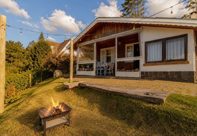 Casa em Campos do Jordão - Casa com Lareira, Aquecimento e Hidromassagem