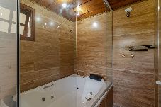 Casa em Campos do Jordão - Casa com Lareira, Aquecimento e Hidromassagem