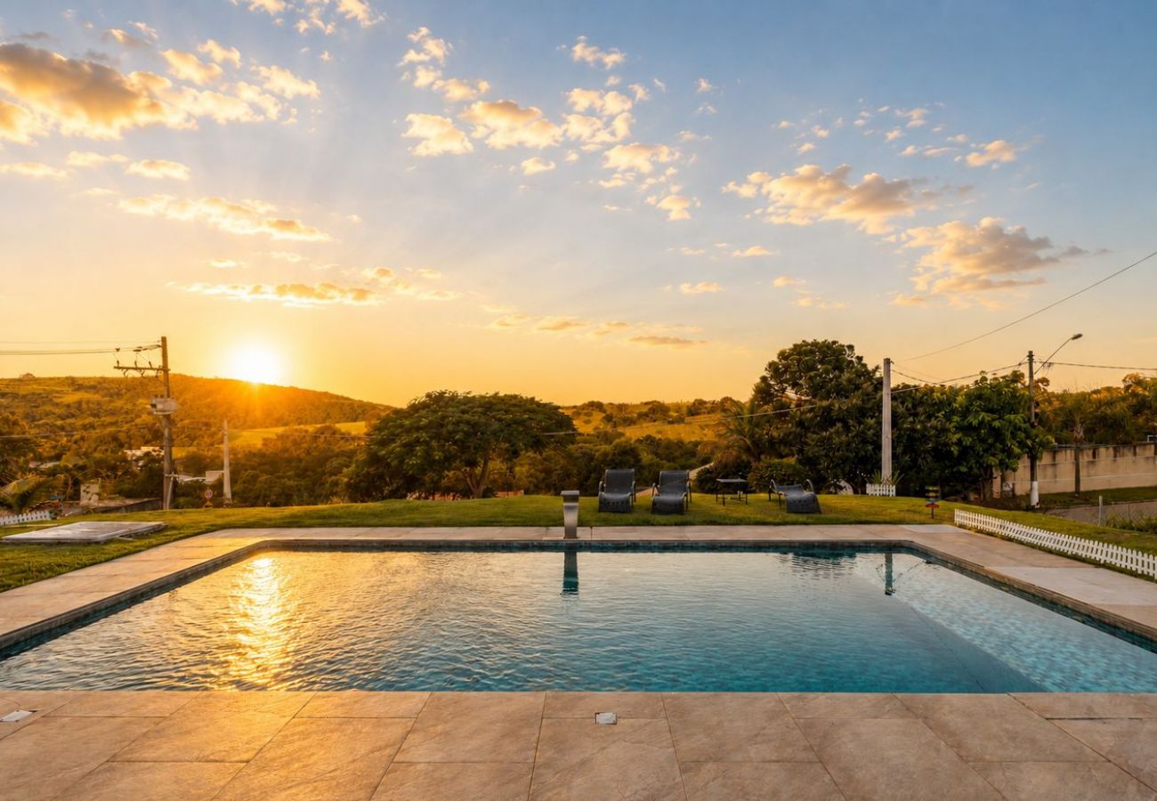 Casa em Itupeva - Casa em Condomínio com Piscina e Churrasqueira