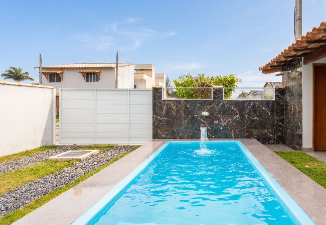 Casa em Cabo Frio - Casa com Piscina e Churrasqueira - Nova Califórnia