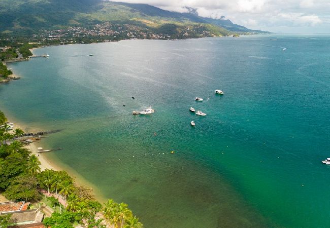 Casa em Ilhabela - Casa com churrasqueira a 700m da Praia do Engenho