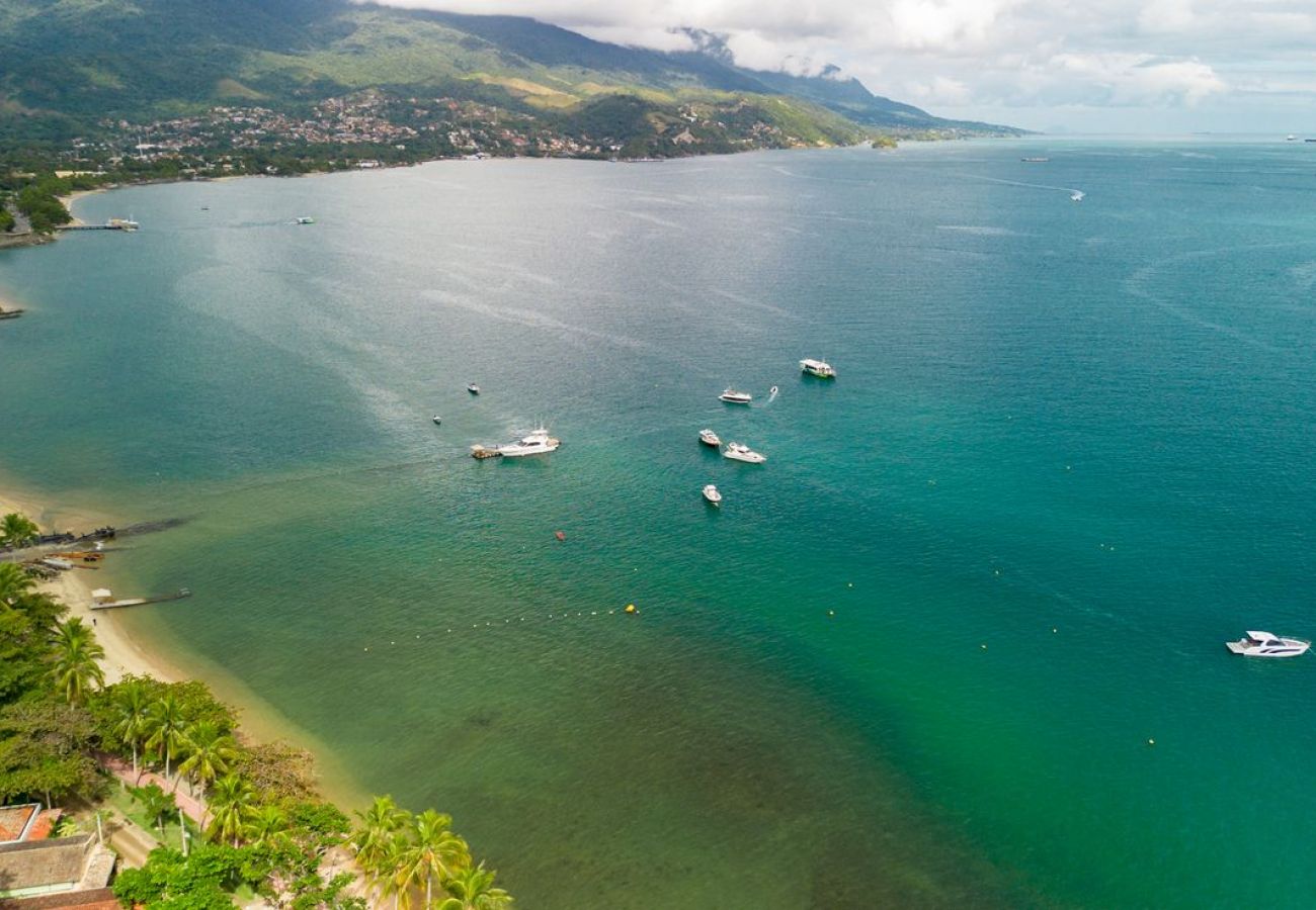 Casa em Ilhabela - Casa com churrasqueira a 700m da Praia do Engenho