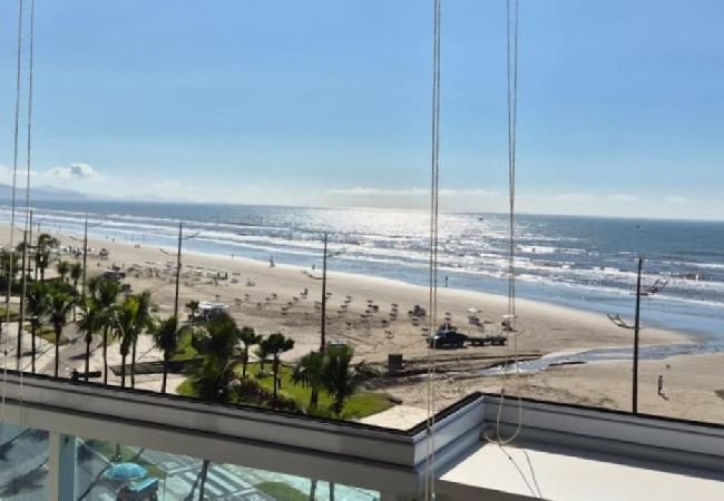 Apartamento em Praia Grande - Apto c/ Varanda Vista Mar p/ 6 pessoas em Caiçara