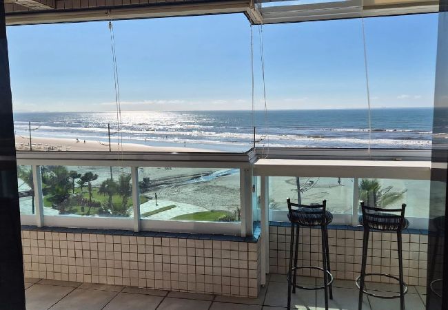 Apartamento em Praia Grande - Apto com Varanda e Vista Mar para 6 | Vila Caiçara