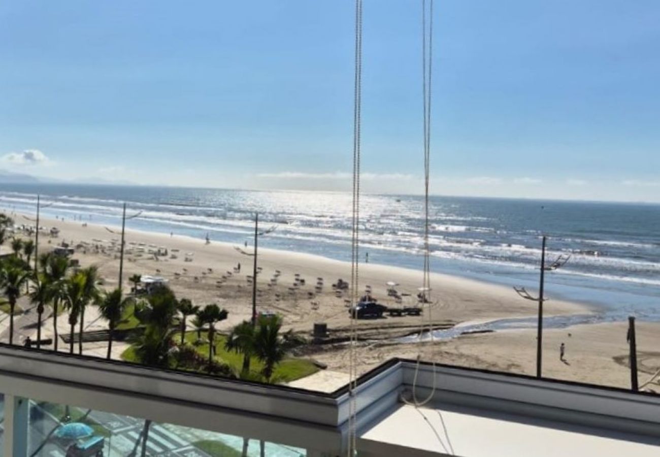 Apartamento em Praia Grande - Apto c/ Varanda Vista Mar p/ 6 pessoas em Caiçara