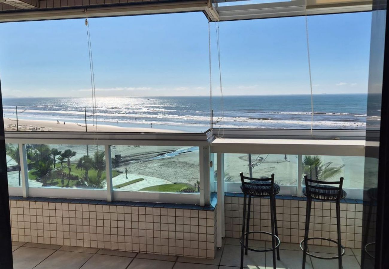 Apartamento em Praia Grande - Apto com Varanda e Vista Mar para 6 | Vila Caiçara