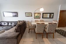 Apartamento em Praia Grande - Apto com Varanda e Vista Mar para 6 | Vila Caiçara