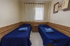 Apartamento em Praia Grande - Apto c/ Varanda Vista Mar p/ 6 pessoas em Caiçara