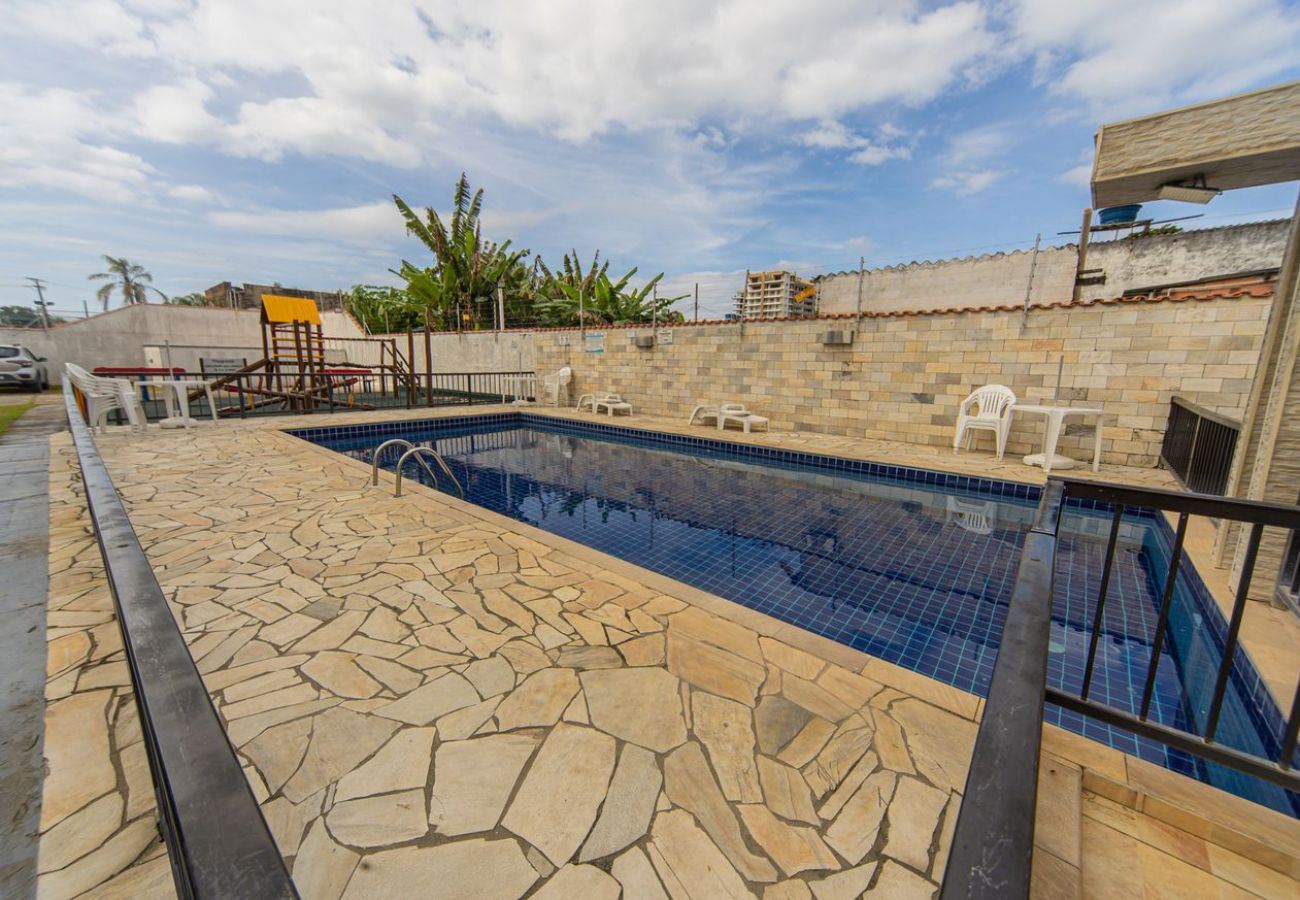 Apartamento em Bertioga - Apto com Piscina e Vaga a 750m da Praia da Enseada
