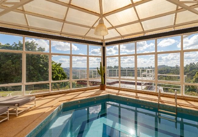 Casa de Campo em Atibaia - Casa de Campo com Lago, Piscinas, Jacuzzi e Sauna